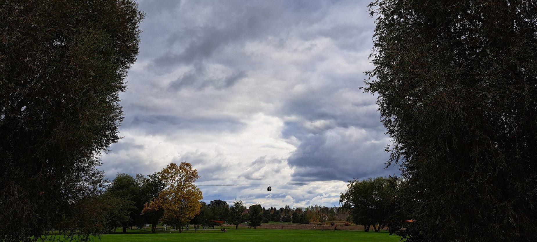 Parkblick, Wolkenhimmel