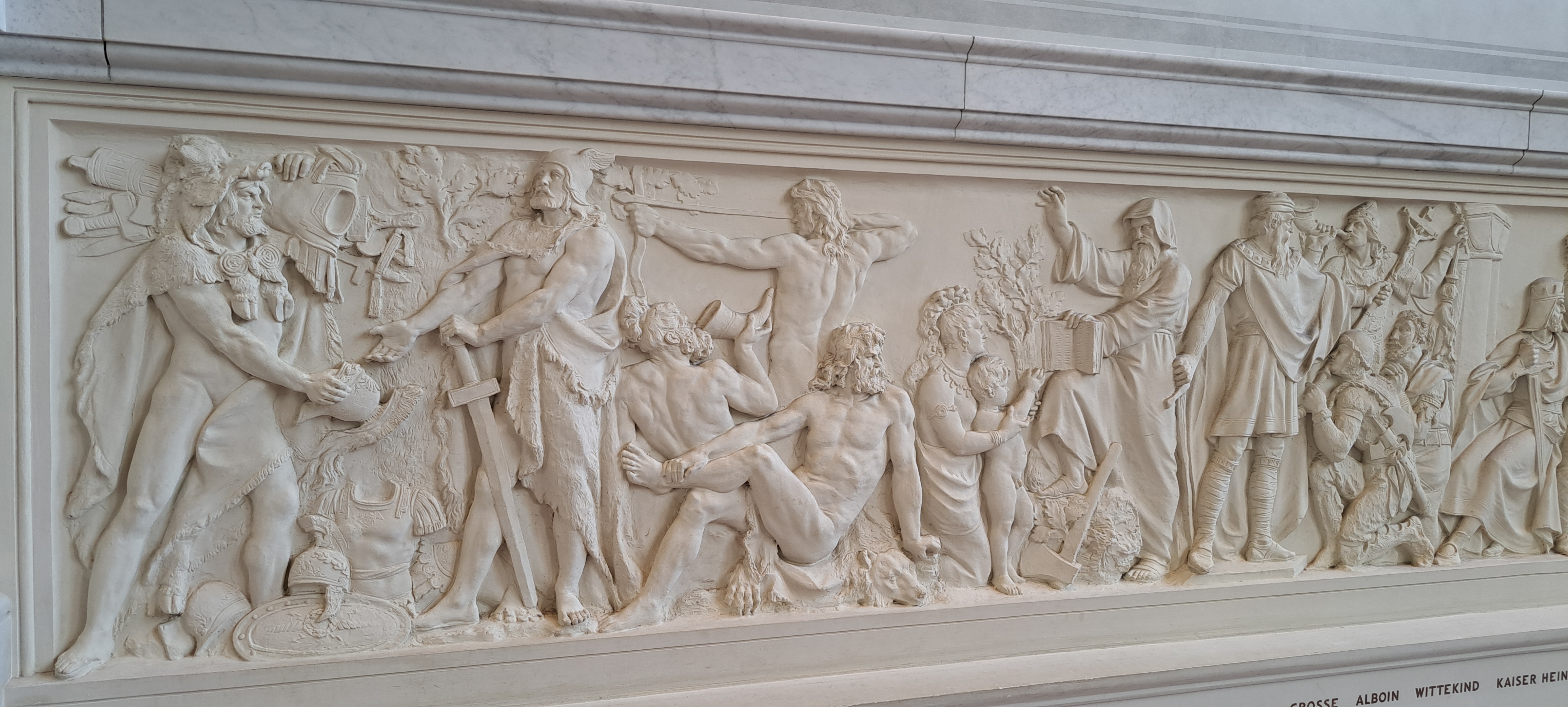 Stein Relief bekannter Deutscher. Luther, Kant, Goethe, Herder, Kopernikus, Mendelssohn, Könige, Philosophen, Forscher, Wissenschaftler, Erfinder, Schriftsteller, Krieger, Wittekind, Karl der Große und und und.