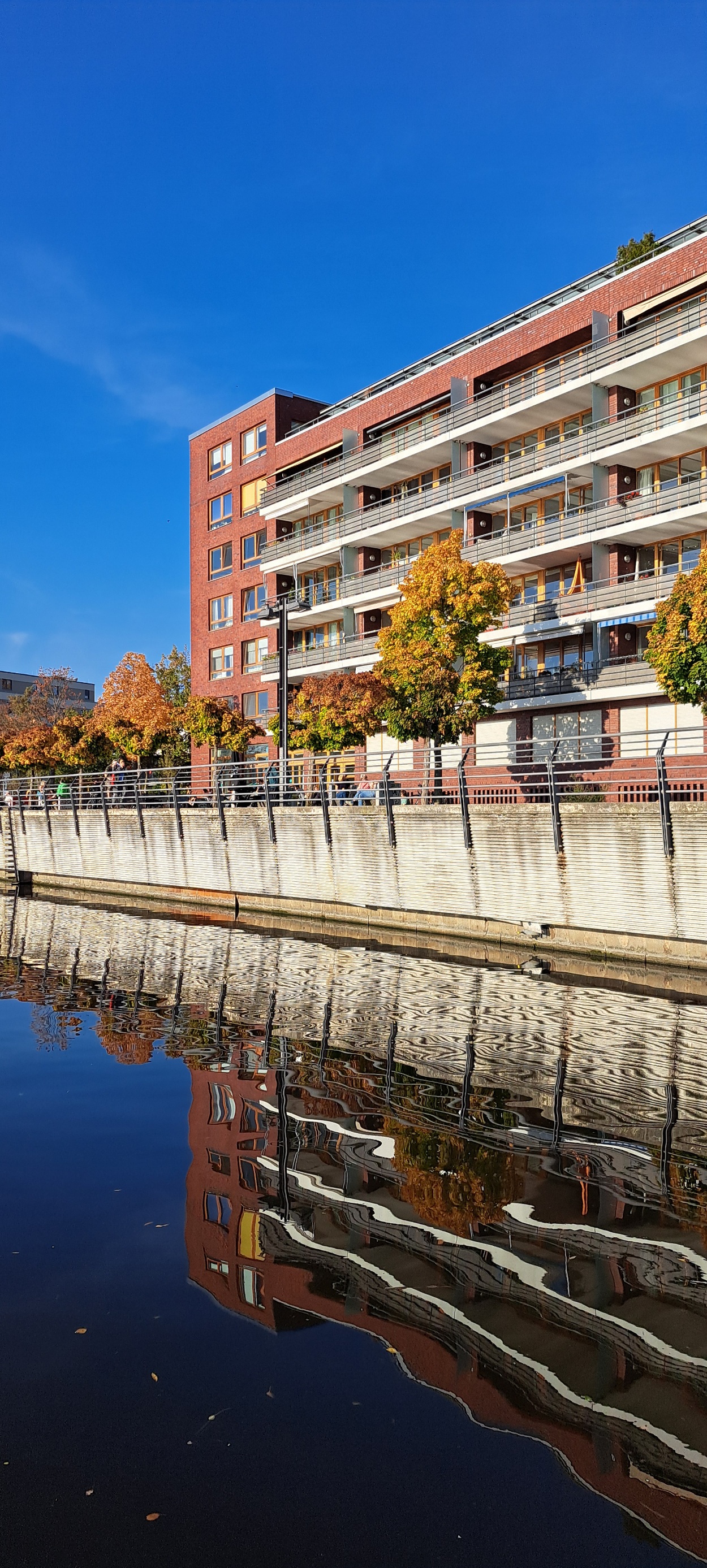 Wasserspiegelung Rummelsburger Bucht 