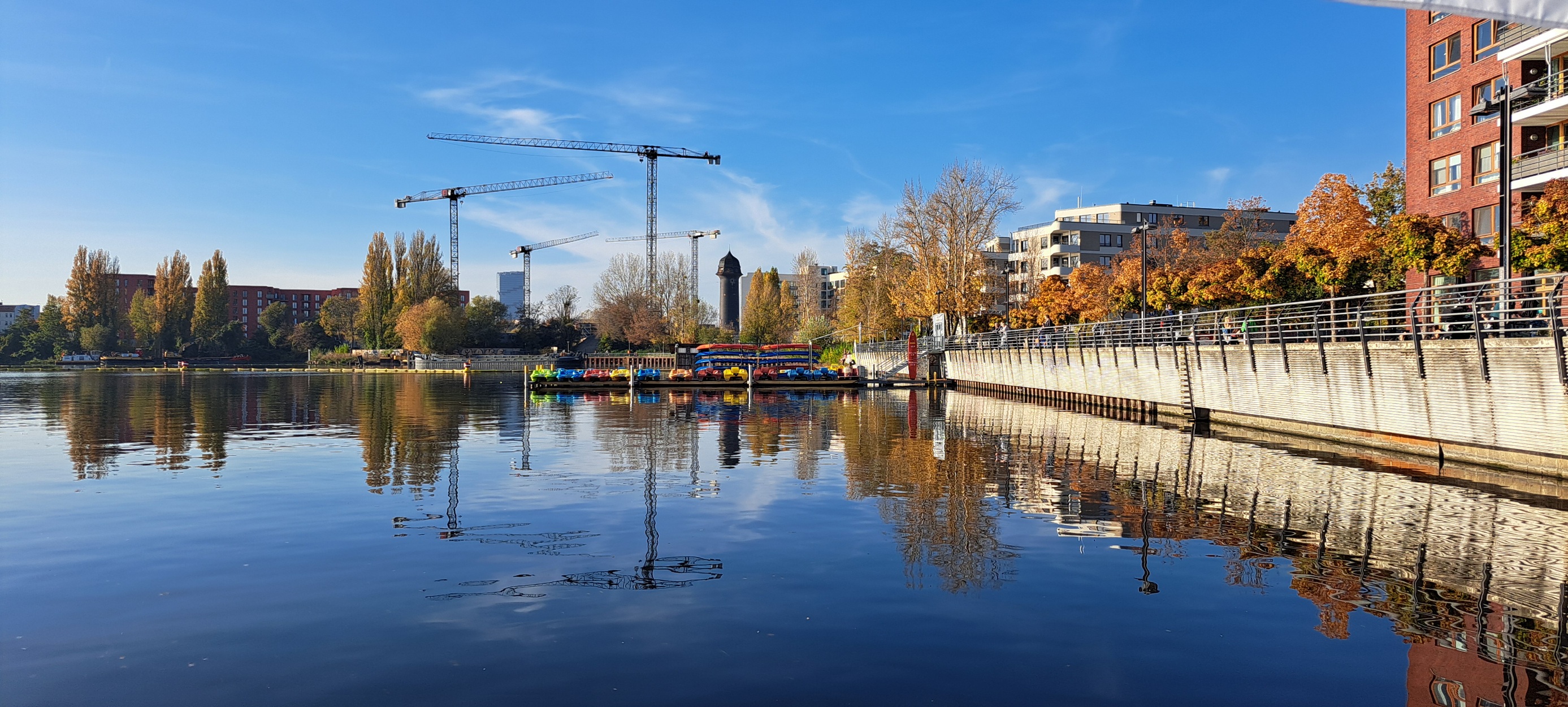 Wasserspiegelung Rummelsburger Bucht 