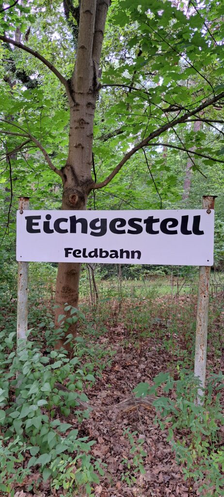 Schild: Eichgestell Feldbahn