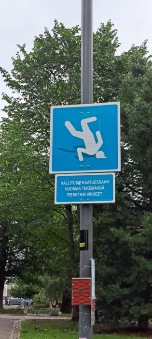Schild im Park Tampere